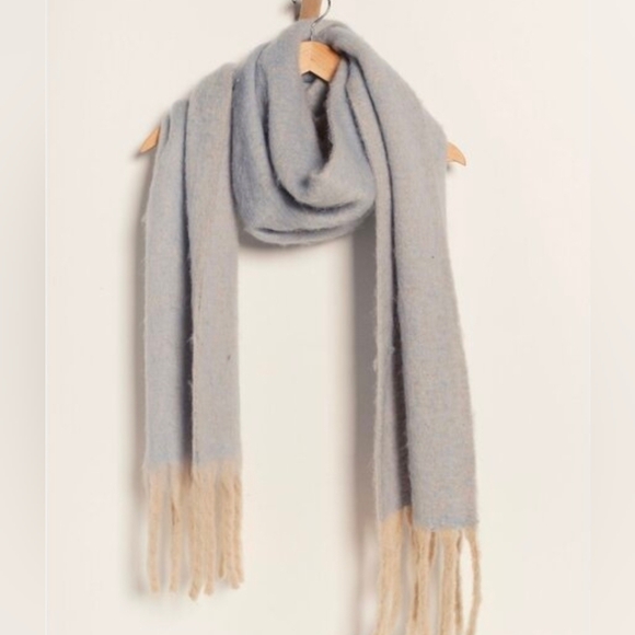 Free People Winter Chill  Scarf And Hat And Gloves Set! 3 Piece Set! - Picture 2 of 3